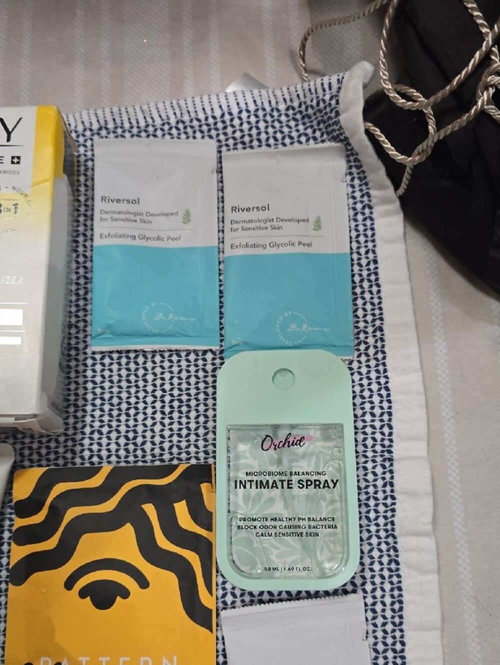 Assorted Beauty Lot Ipsy, Olay, Collagen Wrapping Mask, Makeup Remover Wipes - Picture 9 of 9
